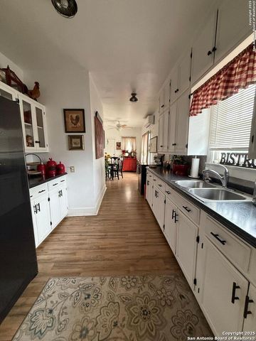 614 N 10th, Carrizo Springs, TX 78834