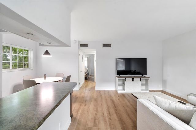 3030 NE 5th Ter 1, Wilton Manors, FL 33334