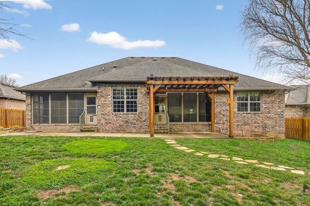 4479 E Summerfield Drive, Springfield, MO 65802