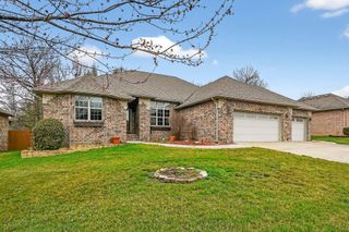 4479 E Summerfield Drive, Springfield, MO 65802