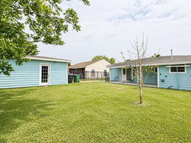 8069 Juliabora Street, Houston, TX 77017