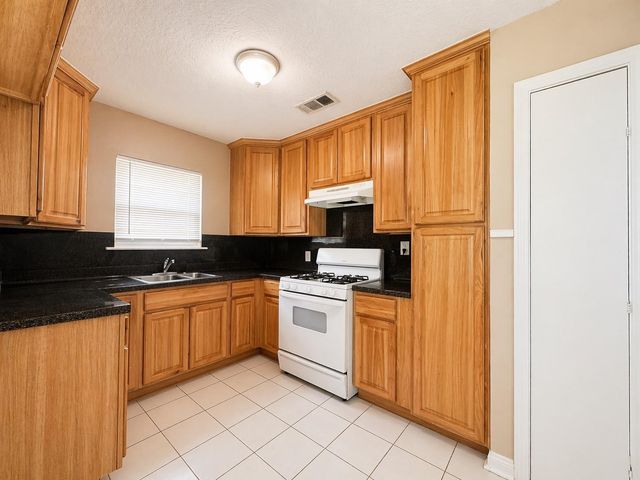 8069 Juliabora Street, Houston, TX 77017