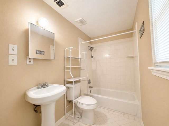 8069 Juliabora Street, Houston, TX 77017