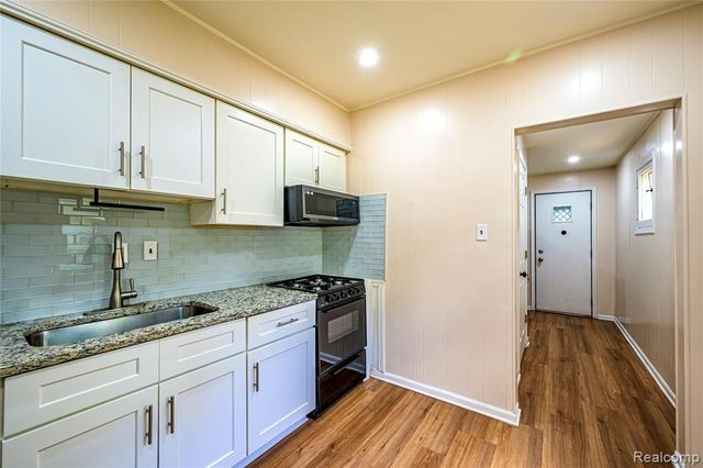 3226 Grayson Street, Ferndale, MI 48220