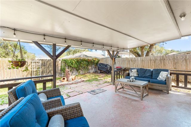 2709 Parkgreen Dr, Corpus Christi, TX 78414