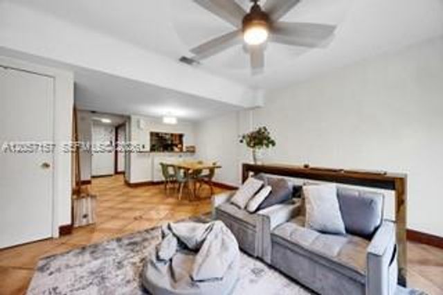 6709 N Kendall Dr 219, Pinecrest, FL 33156