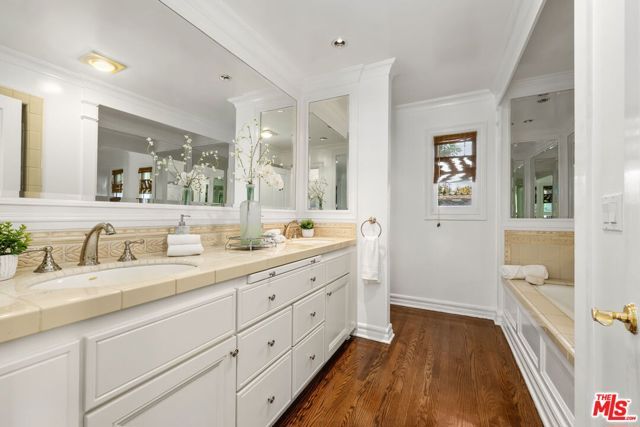 834 Devon Avenue, Los Angeles, CA 90024