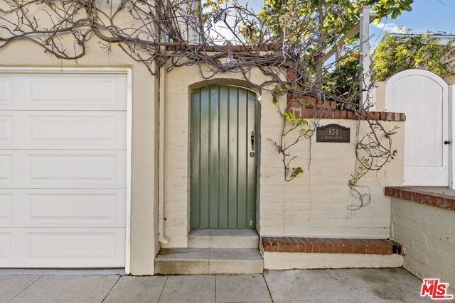 834 Devon Avenue, Los Angeles, CA 90024