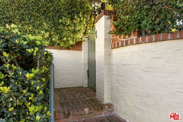 834 Devon Avenue, Los Angeles, CA 90024