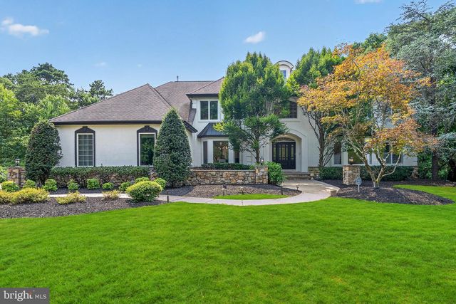 8 FAIRWAY DR, Voorhees, NJ 08043