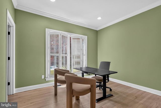 8 FAIRWAY DR, Voorhees, NJ 08043