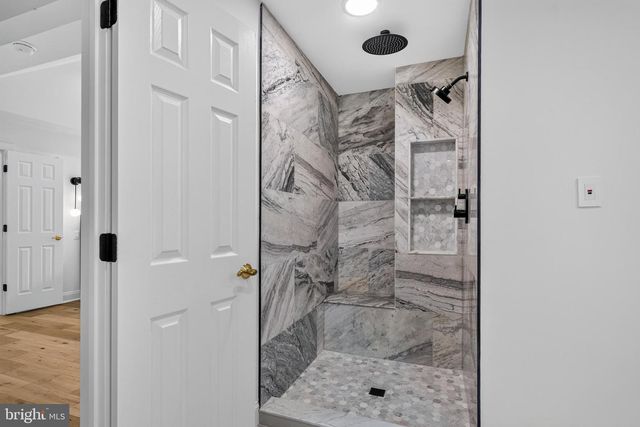 8 FAIRWAY DR, Voorhees, NJ 08043