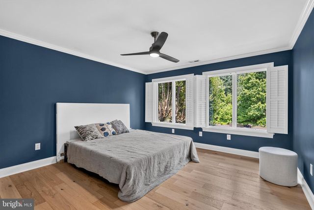 8 FAIRWAY DR, Voorhees, NJ 08043