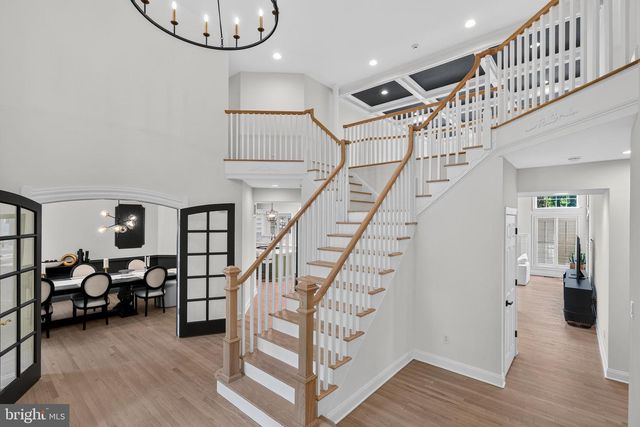 8 FAIRWAY DR, Voorhees, NJ 08043