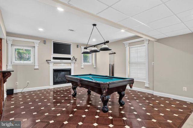 8 FAIRWAY DR, Voorhees, NJ 08043