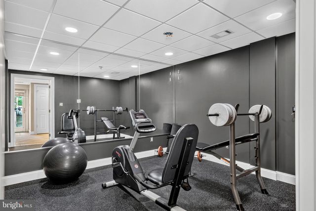 8 FAIRWAY DR, Voorhees, NJ 08043