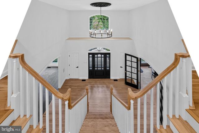 8 FAIRWAY DR, Voorhees, NJ 08043