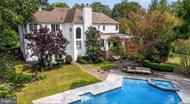 8 FAIRWAY DR, Voorhees, NJ 08043