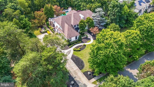 8 FAIRWAY DR, Voorhees, NJ 08043