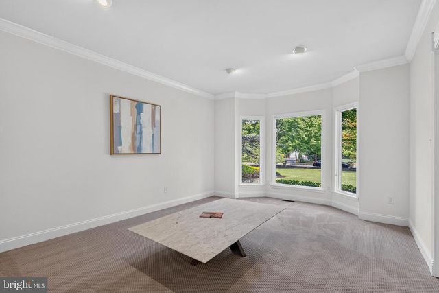 8 FAIRWAY DR, Voorhees, NJ 08043