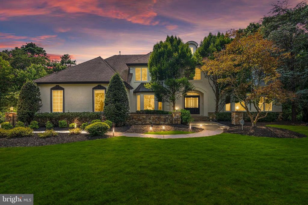 8 FAIRWAY DR, Voorhees, NJ 08043