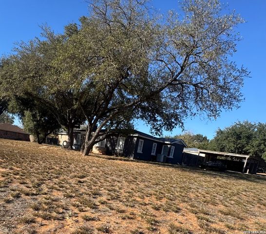 1117 E Brazos, Pearsall, TX 78061