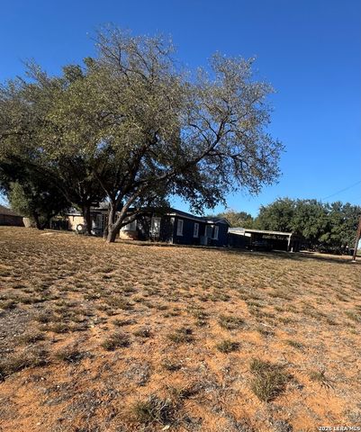 1117 E Brazos, Pearsall, TX 78061
