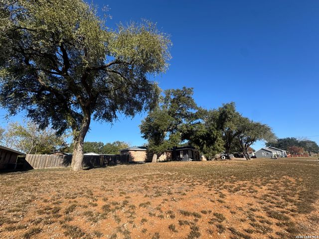 1117 E Brazos, Pearsall, TX 78061