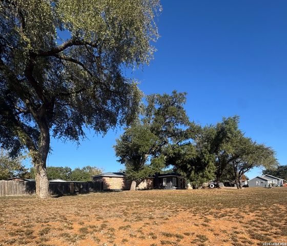 1117 E Brazos, Pearsall, TX 78061