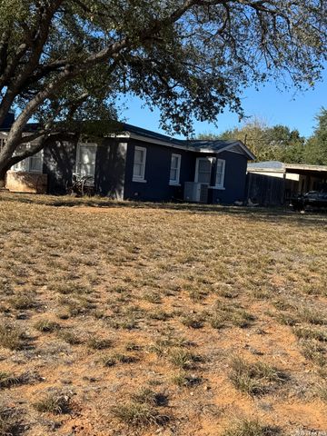 1117 E Brazos, Pearsall, TX 78061