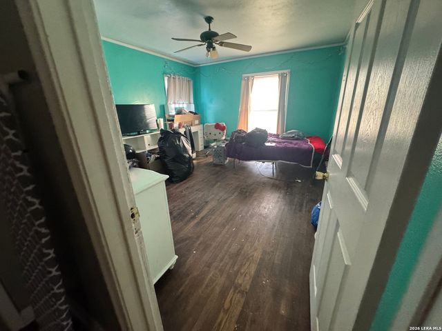 1117 E Brazos, Pearsall, TX 78061