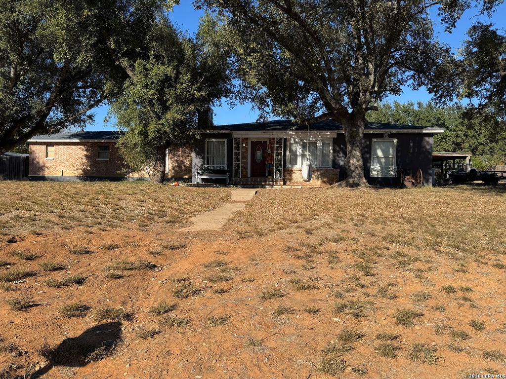 1117 E Brazos, Pearsall, TX 78061