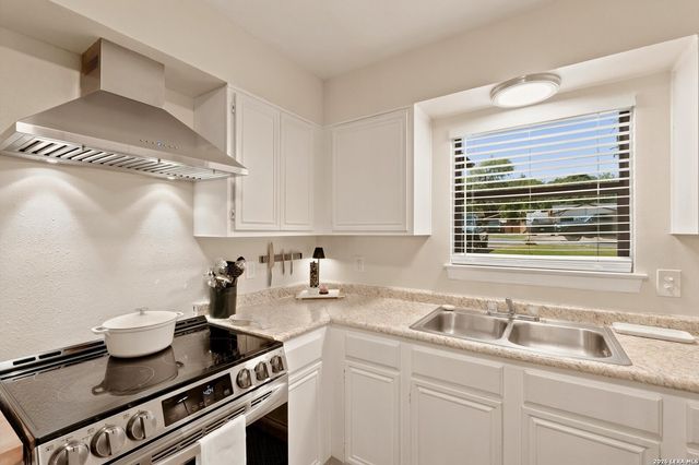 16623 Springhill, San Antonio, TX 78232