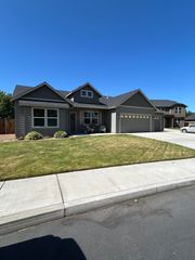1930 NW Quince Tree Court, Redmond, OR 97756