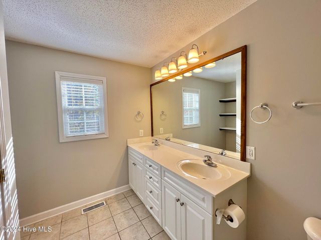 2165 Longleaf Drive SW, Pinehurst, NC 28374