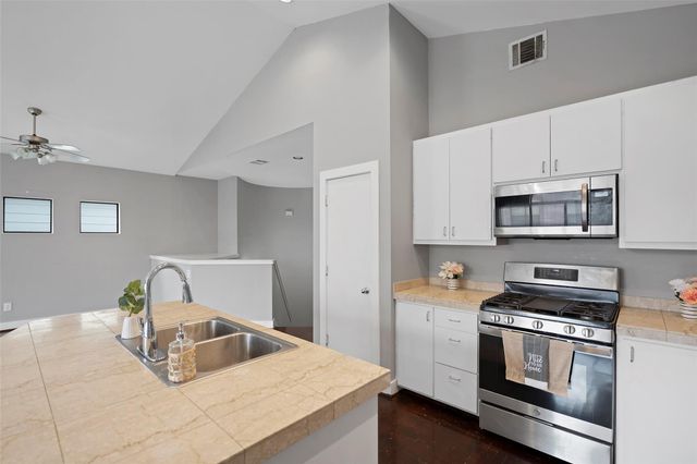 9705 Linkmeadow Lane, Houston, TX 77025