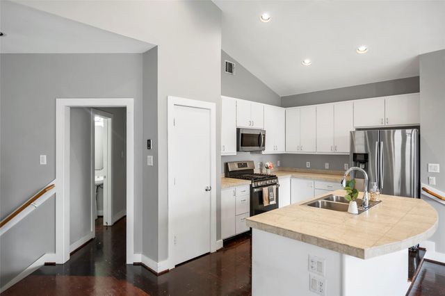 9705 Linkmeadow Lane, Houston, TX 77025