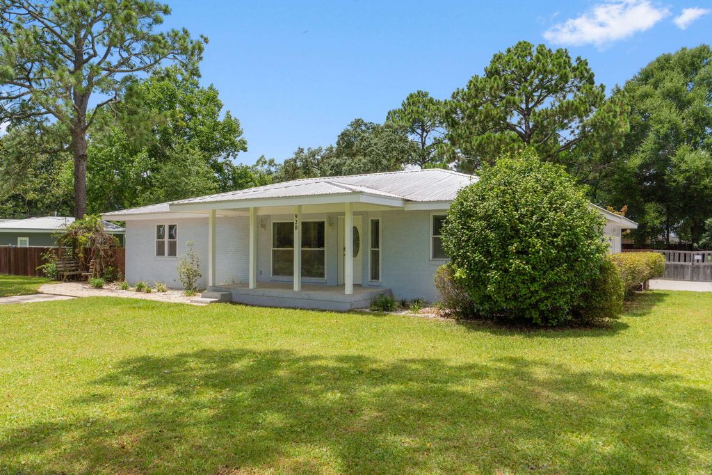Image 1 of property listing at 920 NE Beachview Drive, Fort Walton Beach, FL 32547