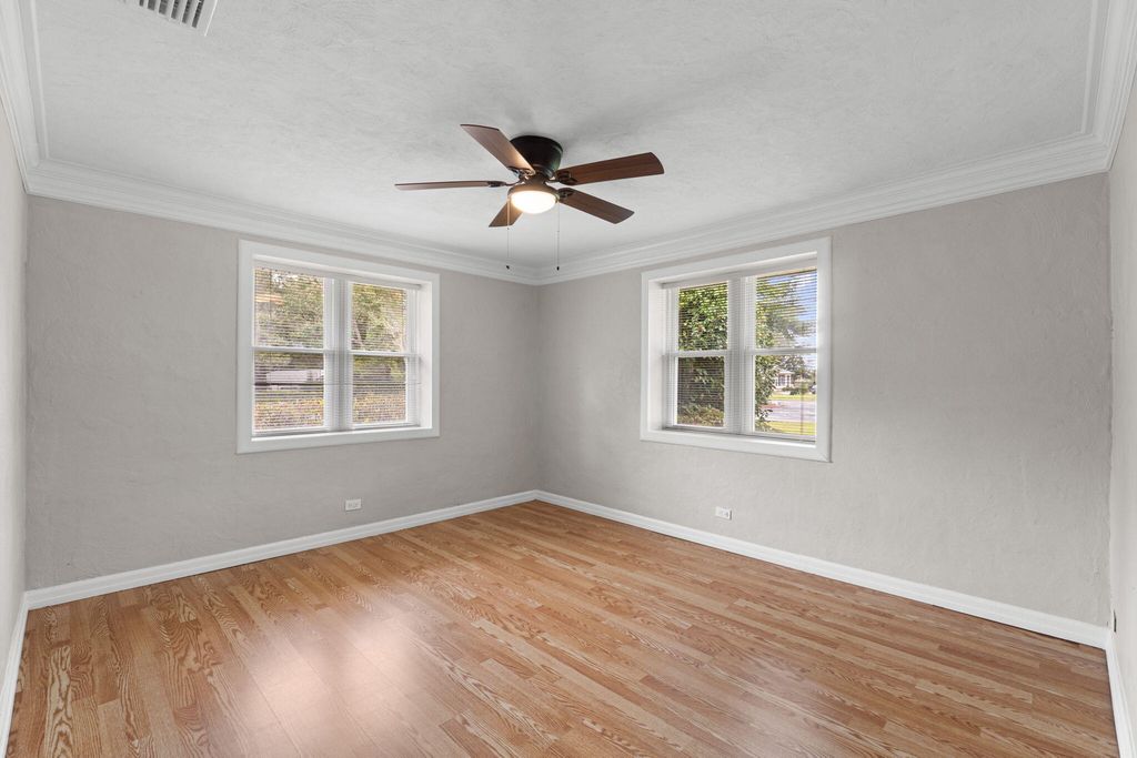 Image 20 of property listing at 920 NE Beachview Drive, Fort Walton Beach, FL 32547