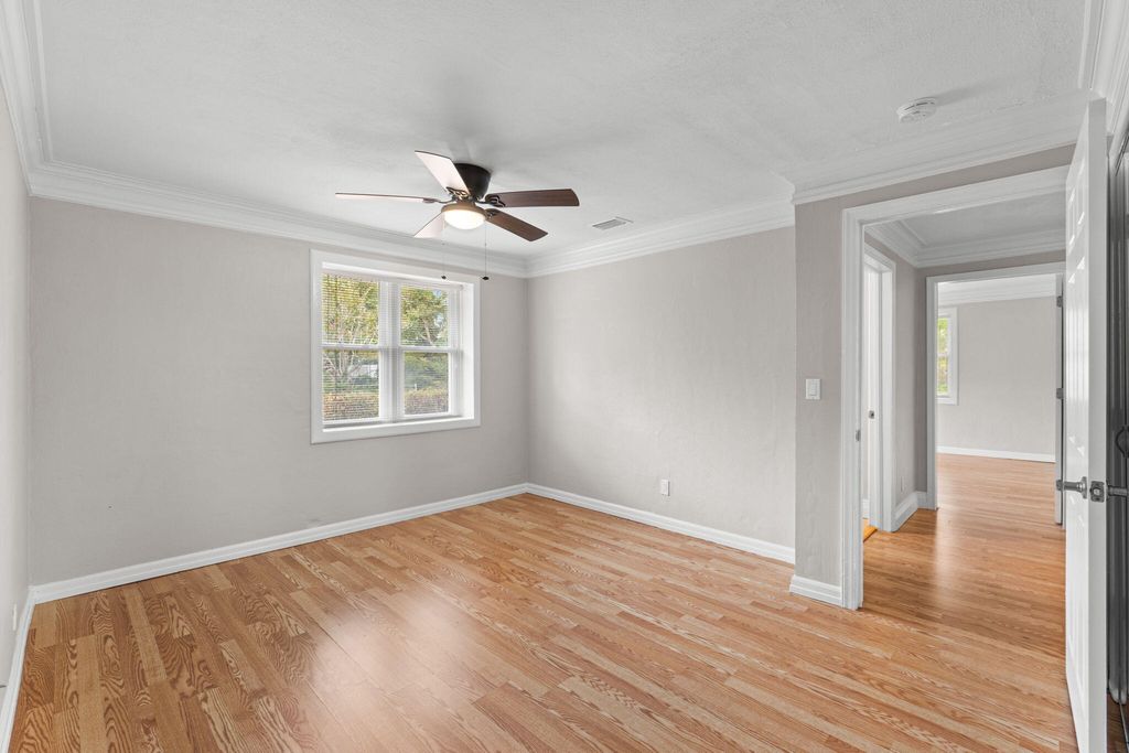 Image 22 of property listing at 920 NE Beachview Drive, Fort Walton Beach, FL 32547