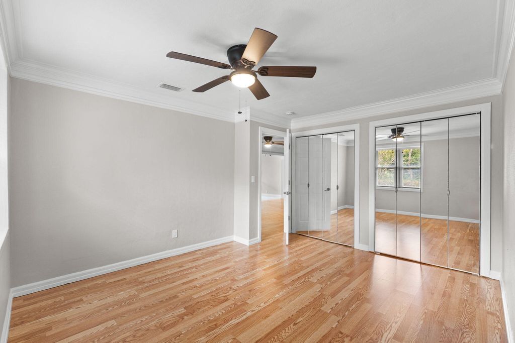 Image 23 of property listing at 920 NE Beachview Drive, Fort Walton Beach, FL 32547