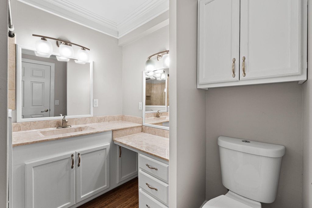 Image 29 of property listing at 920 NE Beachview Drive, Fort Walton Beach, FL 32547