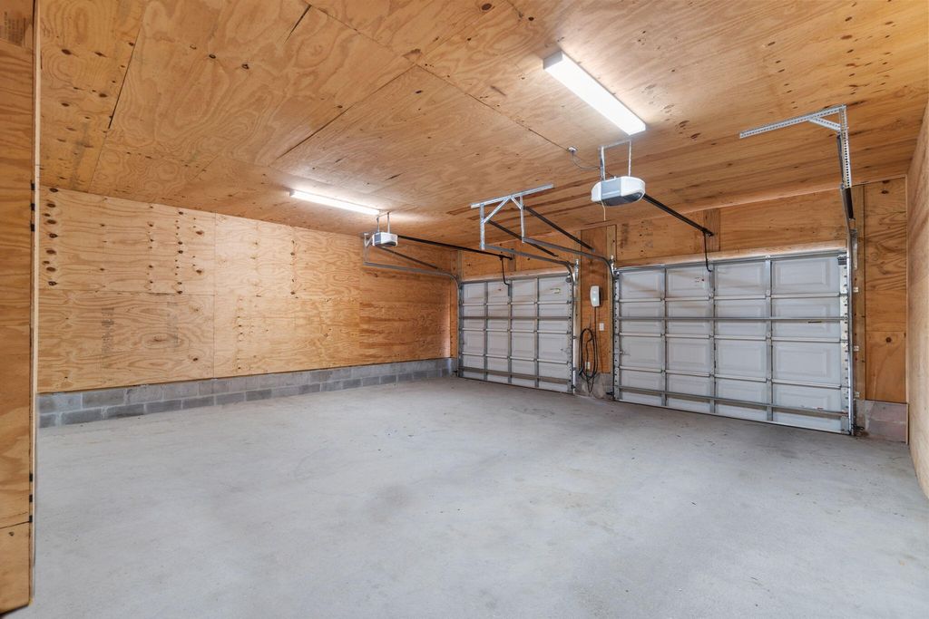 Image 31 of property listing at 920 NE Beachview Drive, Fort Walton Beach, FL 32547