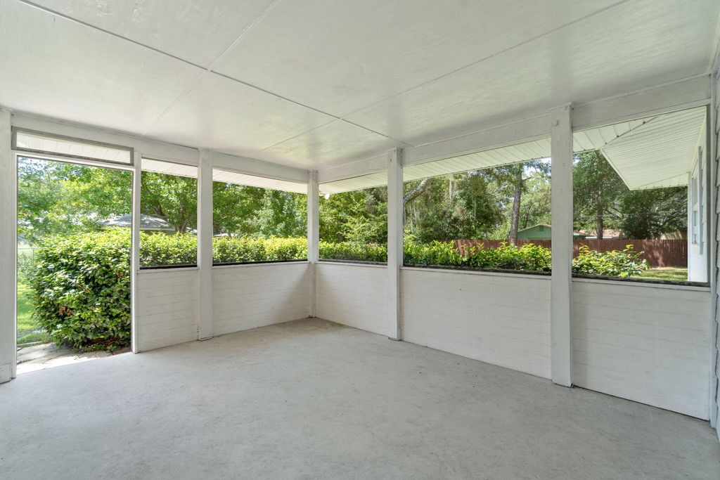 Image 33 of property listing at 920 NE Beachview Drive, Fort Walton Beach, FL 32547