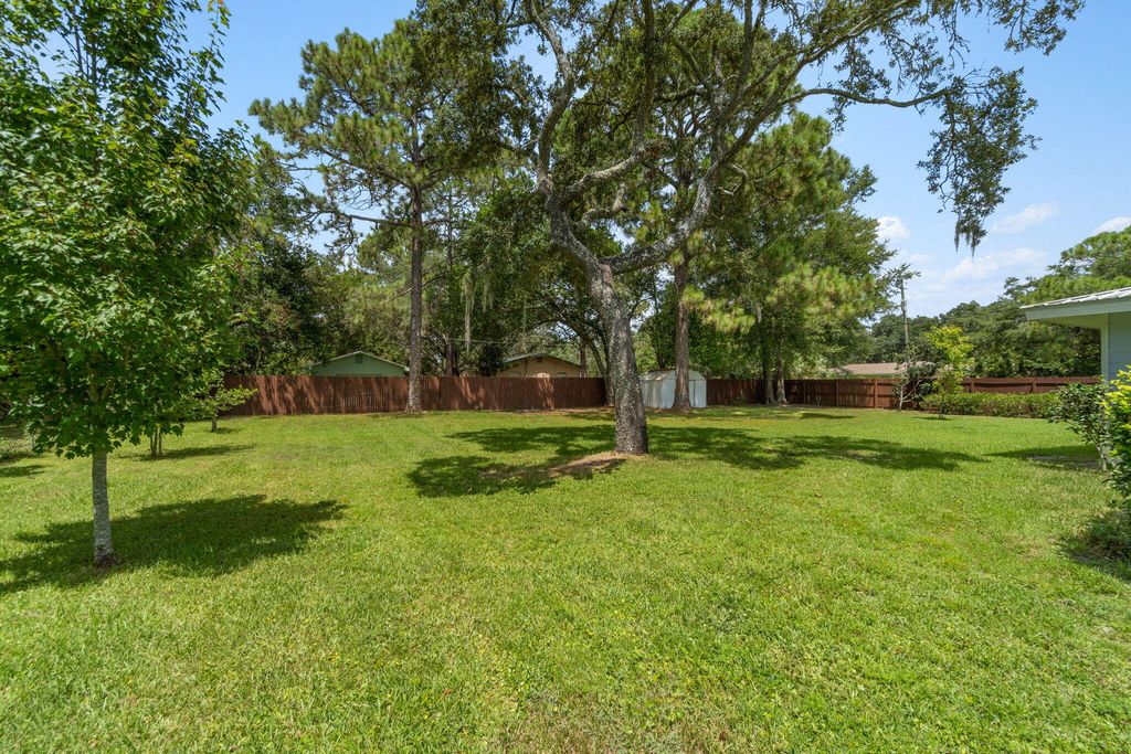 Image 34 of property listing at 920 NE Beachview Drive, Fort Walton Beach, FL 32547