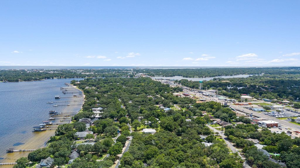 Image 49 of property listing at 920 NE Beachview Drive, Fort Walton Beach, FL 32547