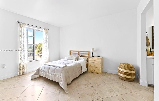 5020 NW 79th Ave 303, Doral, FL 33166