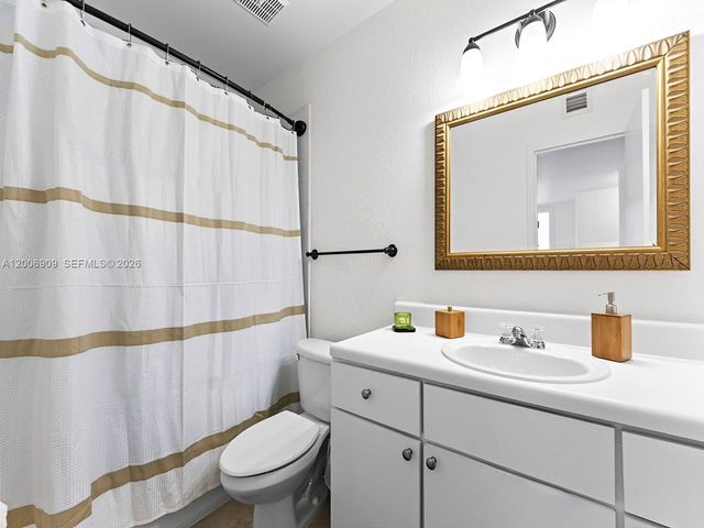 5020 NW 79th Ave 303, Doral, FL 33166