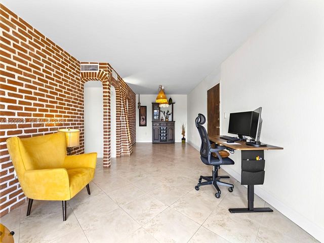 5020 NW 79th Ave 303, Doral, FL 33166