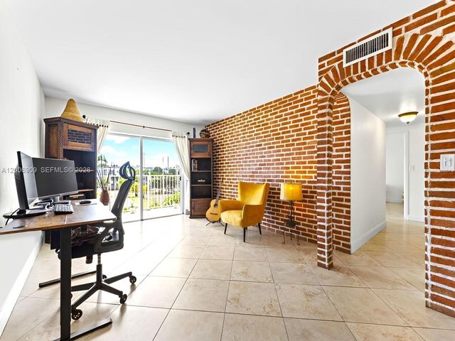 5020 NW 79th Ave 303, Doral, FL 33166